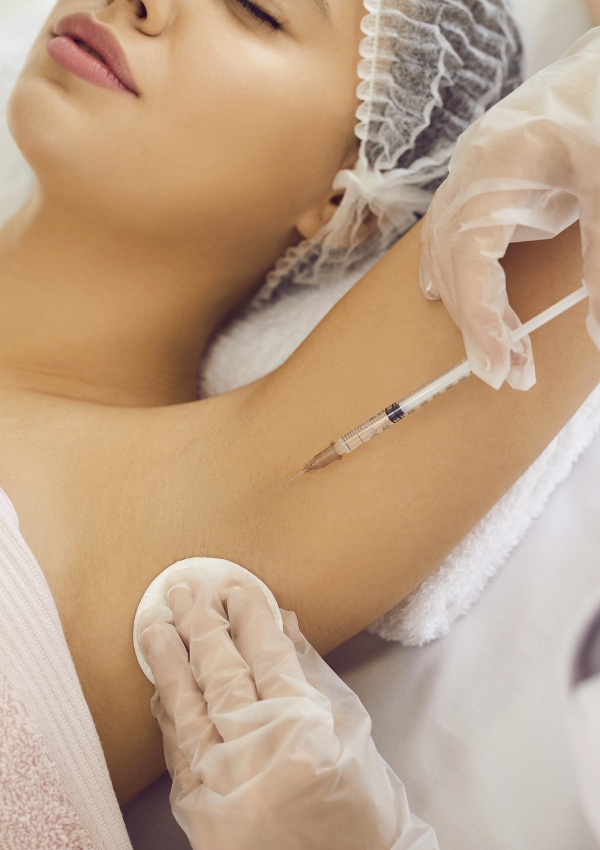 doctor injecting botox in underarm area